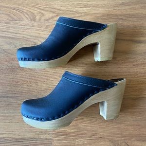 No.6 Black Clogs